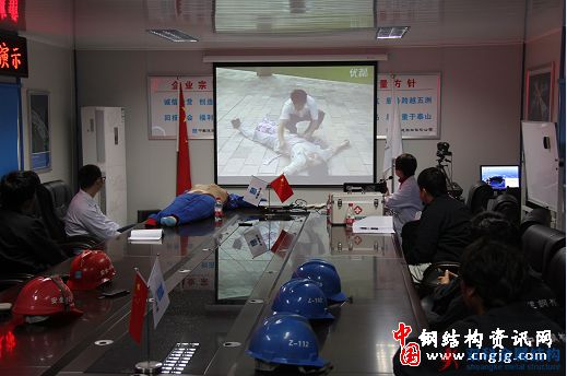 中建钢构福州海峡奥体中心项目开展应急救援医护处理培训与演练